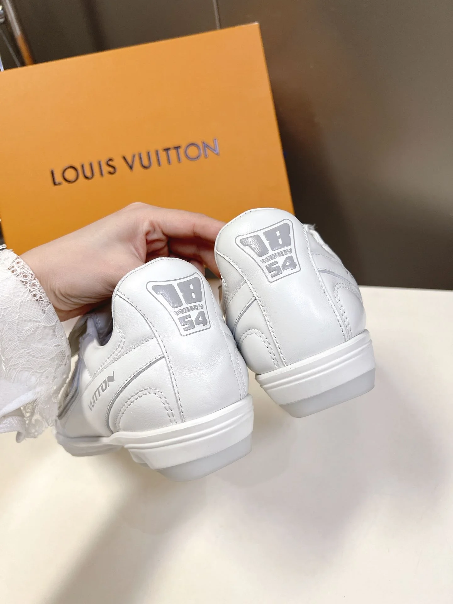 Louis Vuitton Low Shoes Snug 31226