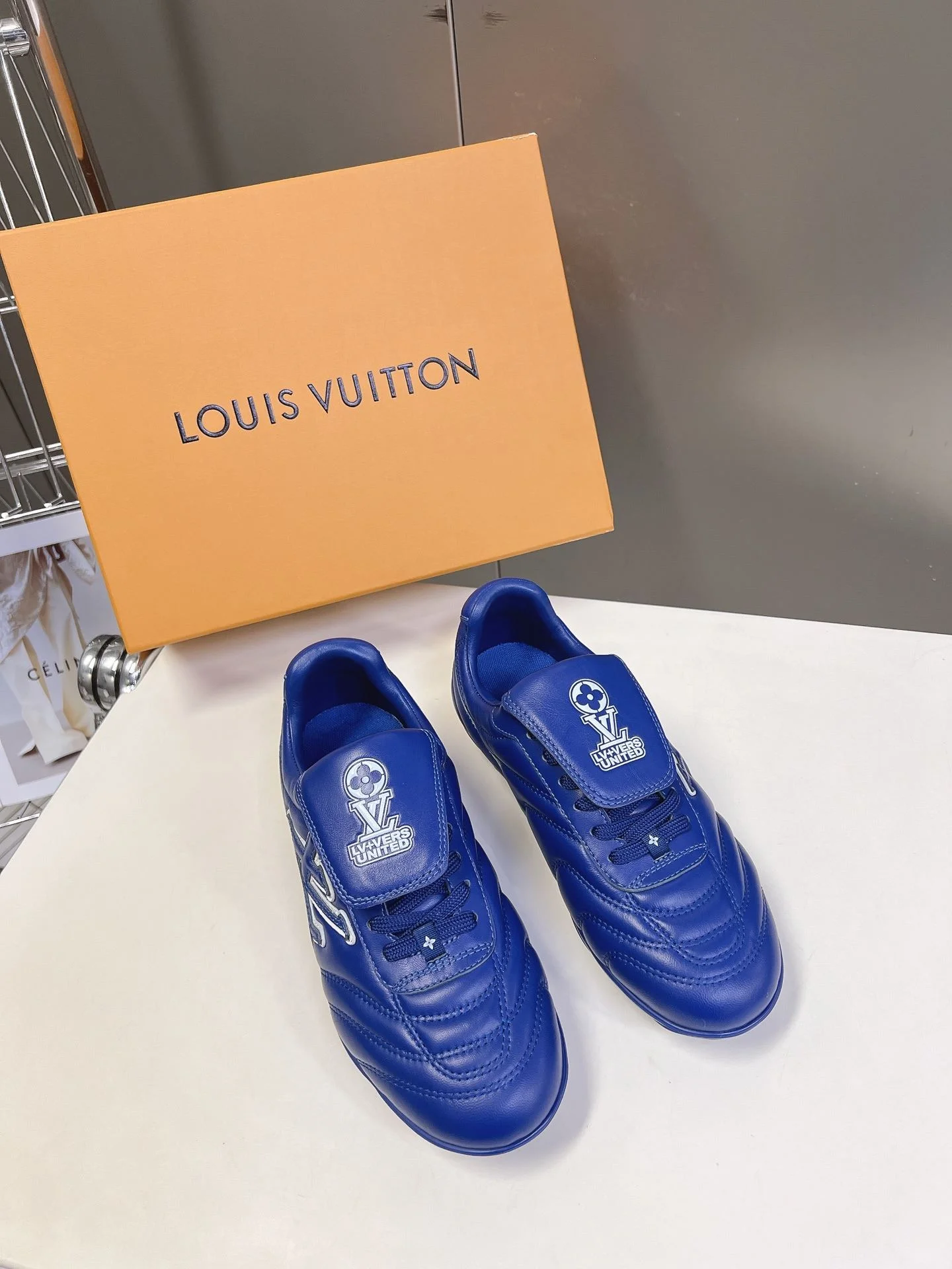 SoftTouch Louis Vuitton Low Shoes 31227