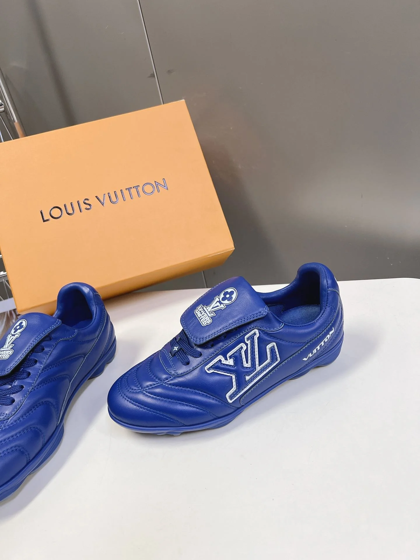 SoftTouch Louis Vuitton Low Shoes 31227