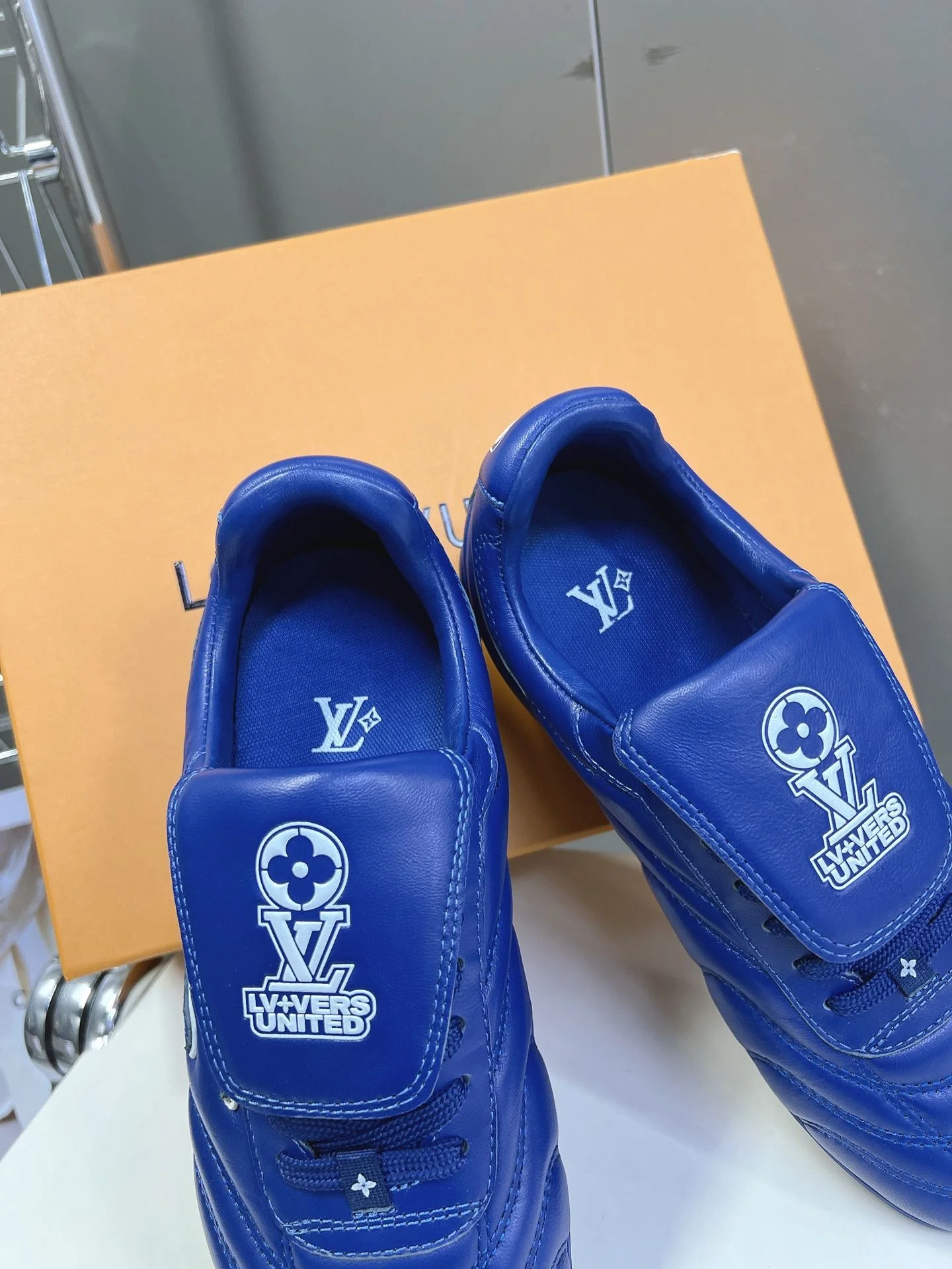 SoftTouch Louis Vuitton Low Shoes 31227