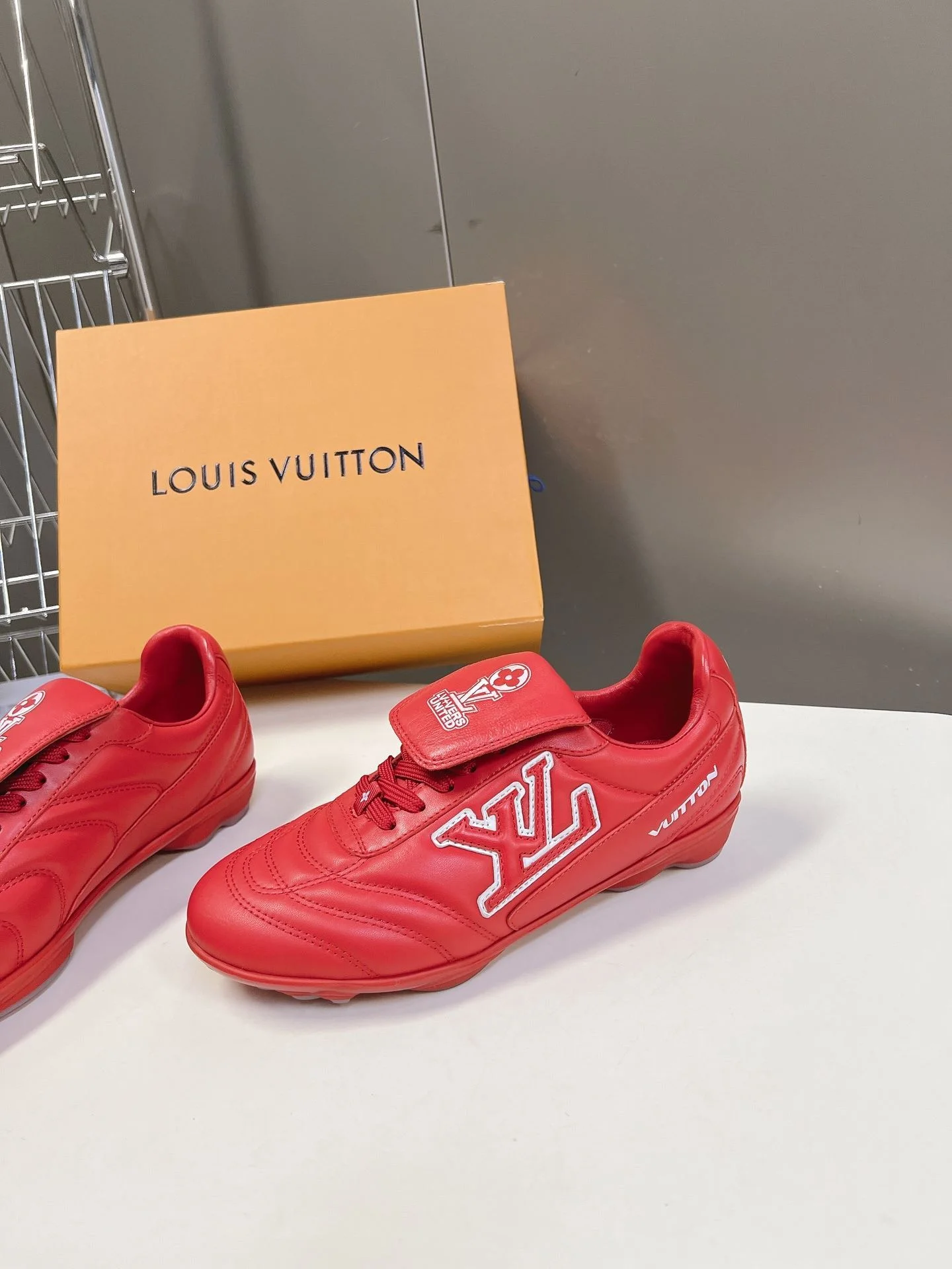 SportInspired Louis Vuitton Low Shoes 31224