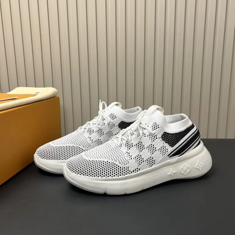 Unisex Louis Vuitton Low Shoes 31202