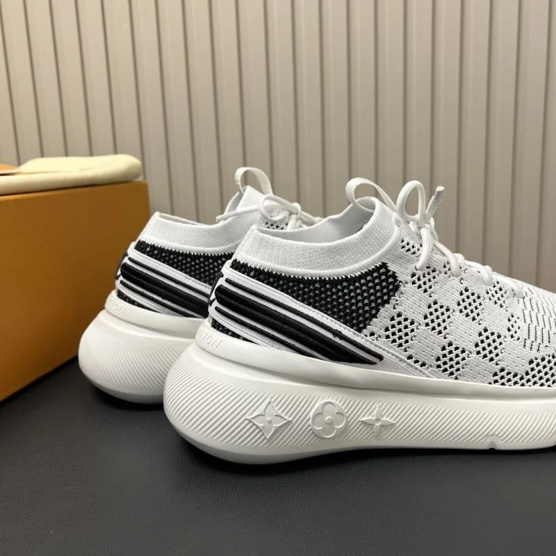 Unisex Louis Vuitton Low Shoes 31202
