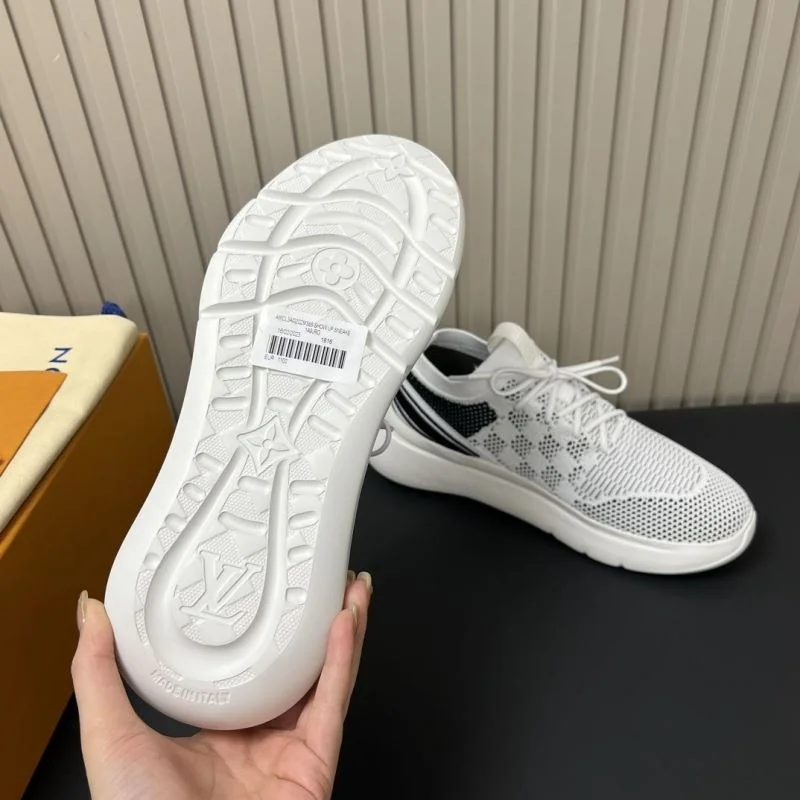 Unisex Louis Vuitton Low Shoes 31202