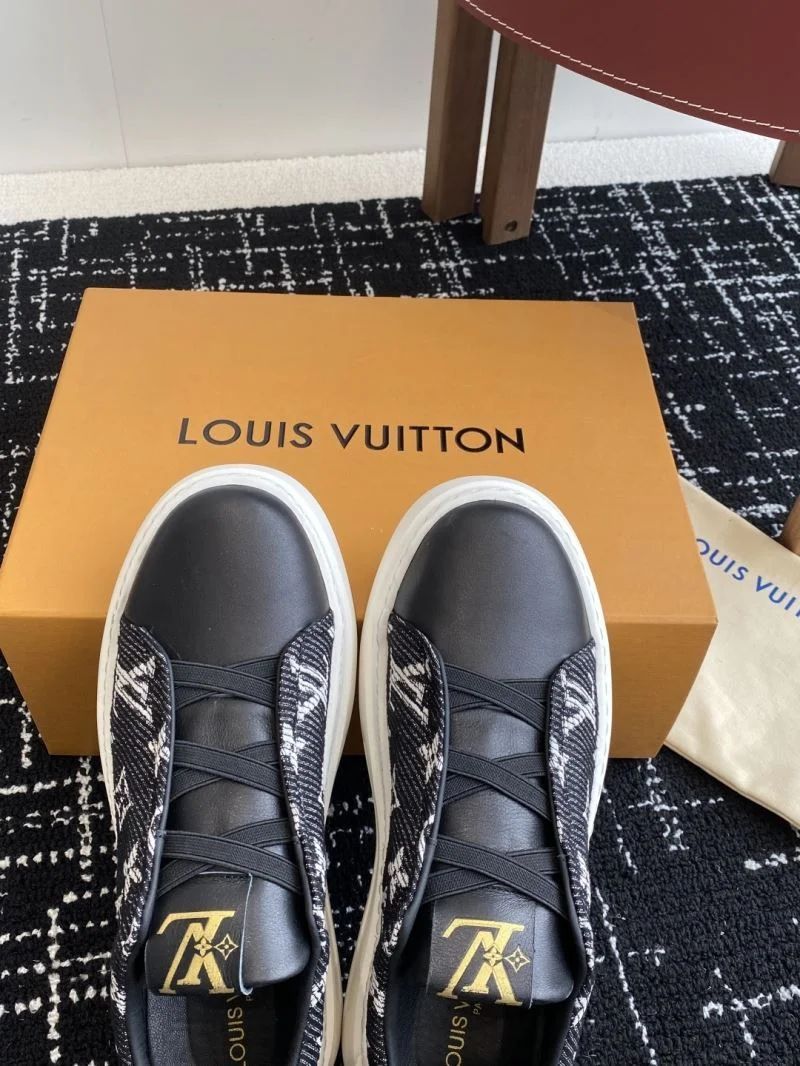 Louis Vuitton Low Shoes Practical 31176