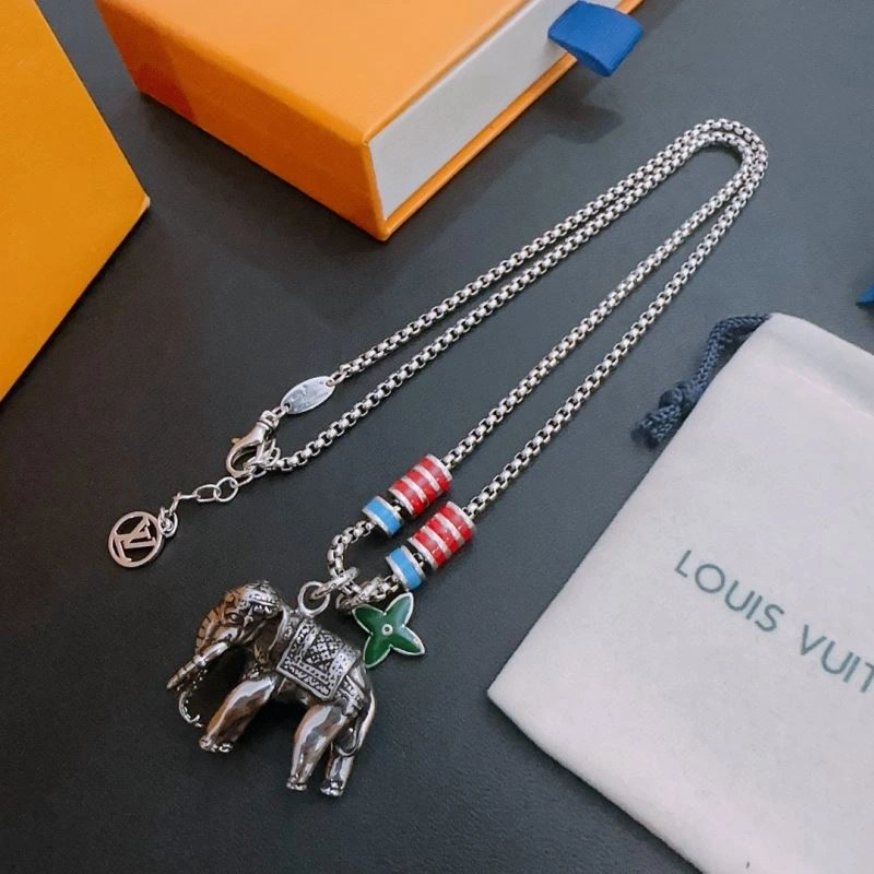 Louis Vuitton Necklaces Trendy 251380