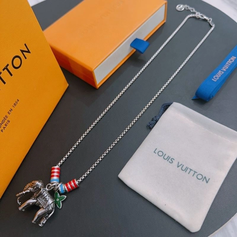 Louis Vuitton Necklaces Trendy 251380