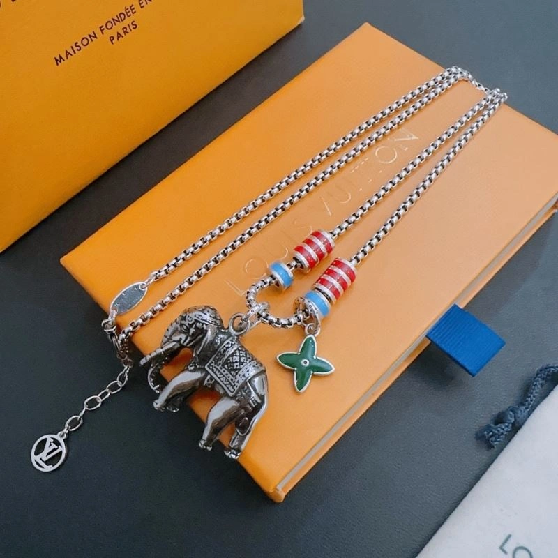 Louis Vuitton Necklaces Trendy 251380