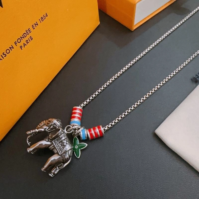 Louis Vuitton Necklaces Trendy 251380