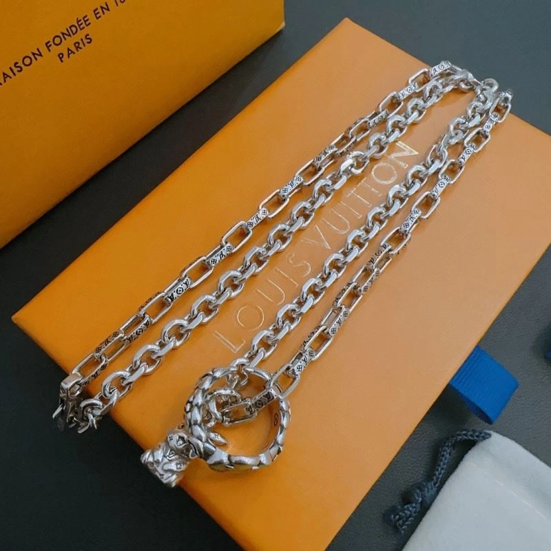 Louis Vuitton Necklaces Timeless 251372