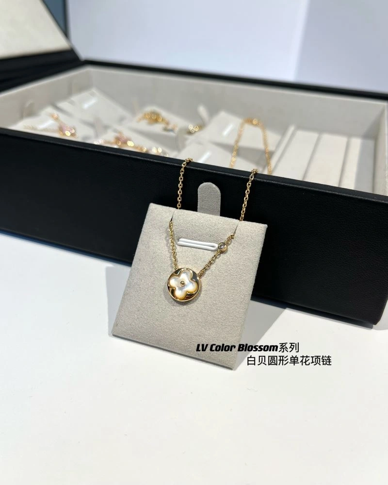 SunProtective Louis Vuitton Necklaces 251375