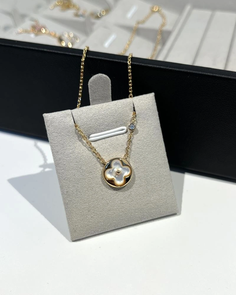 SunProtective Louis Vuitton Necklaces 251375