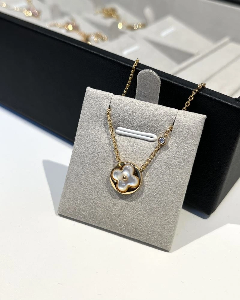 SunProtective Louis Vuitton Necklaces 251375