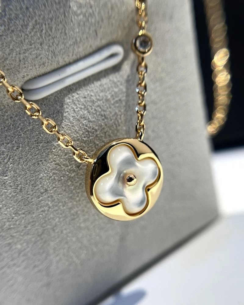 SunProtective Louis Vuitton Necklaces 251375