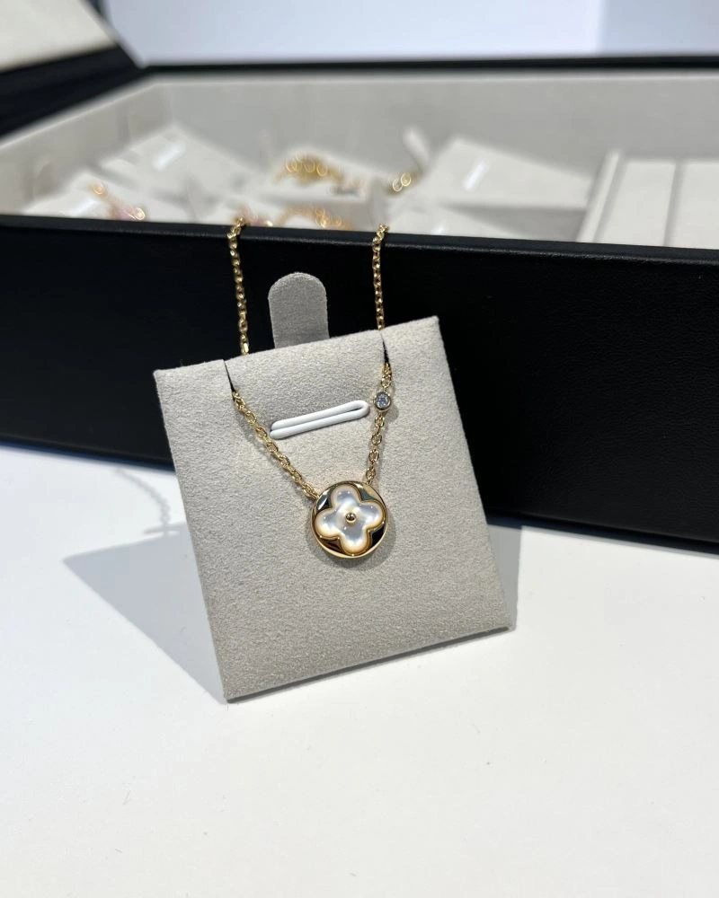 SunProtective Louis Vuitton Necklaces 251375