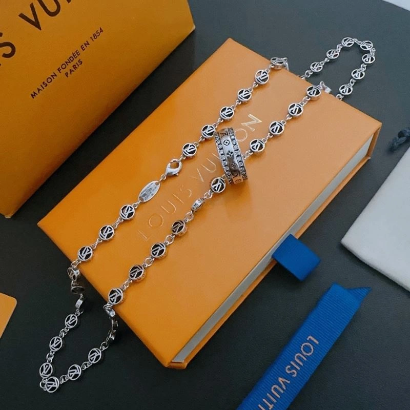 Louis Vuitton Necklaces AllSeason 251377