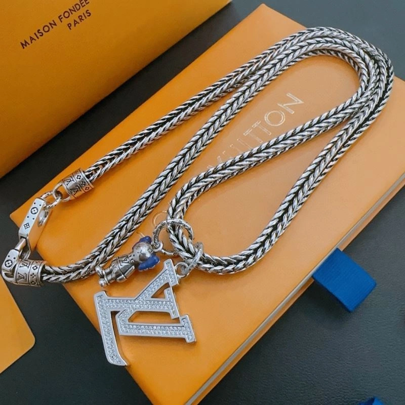 Timeless Louis Vuitton Necklaces 251386
