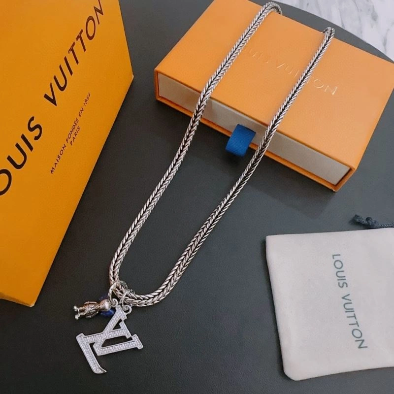 Timeless Louis Vuitton Necklaces 251386