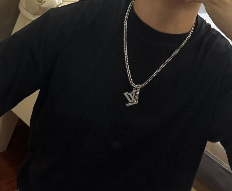 Timeless Louis Vuitton Necklaces 251386