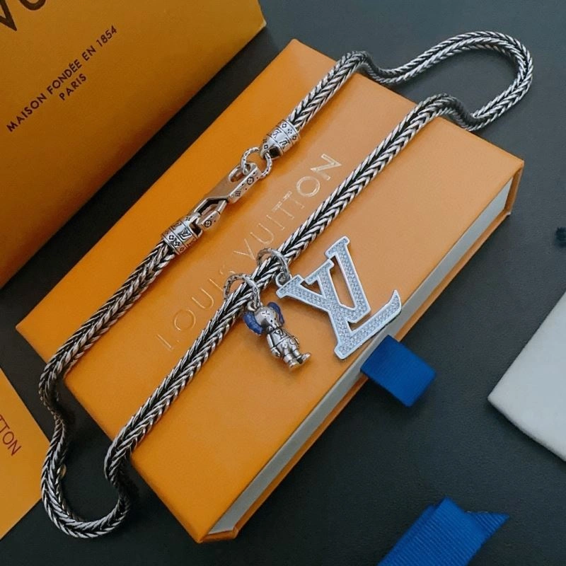 Timeless Louis Vuitton Necklaces 251386