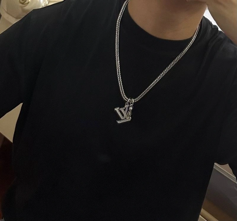Timeless Louis Vuitton Necklaces 251386