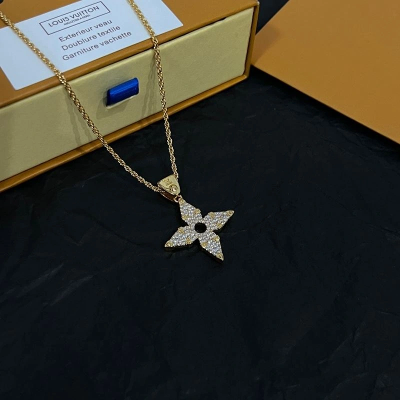 Effortless Louis Vuitton Necklaces 251363