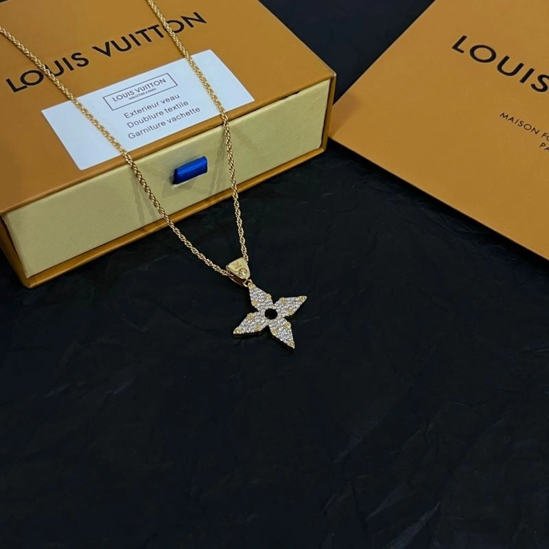 Effortless Louis Vuitton Necklaces 251363