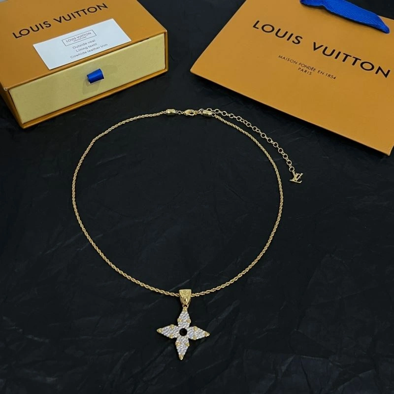 Effortless Louis Vuitton Necklaces 251363
