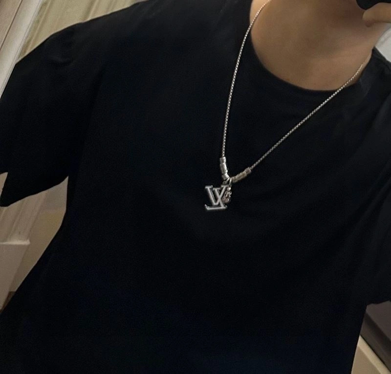 Louis Vuitton Necklaces Chic 251387