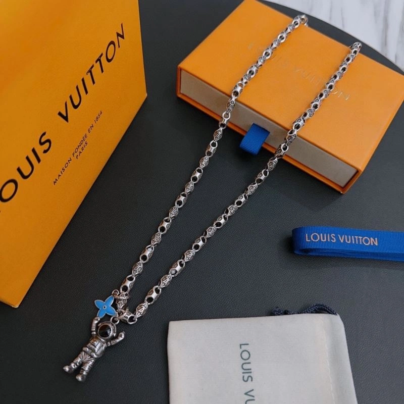 Louis Vuitton Necklaces Practical 251384