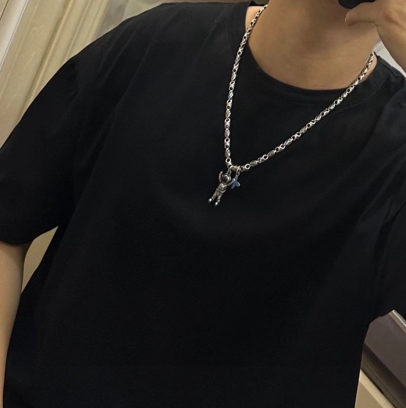 Louis Vuitton Necklaces Practical 251384