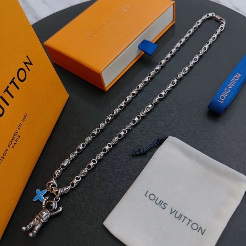 Louis Vuitton Necklaces Practical 251384
