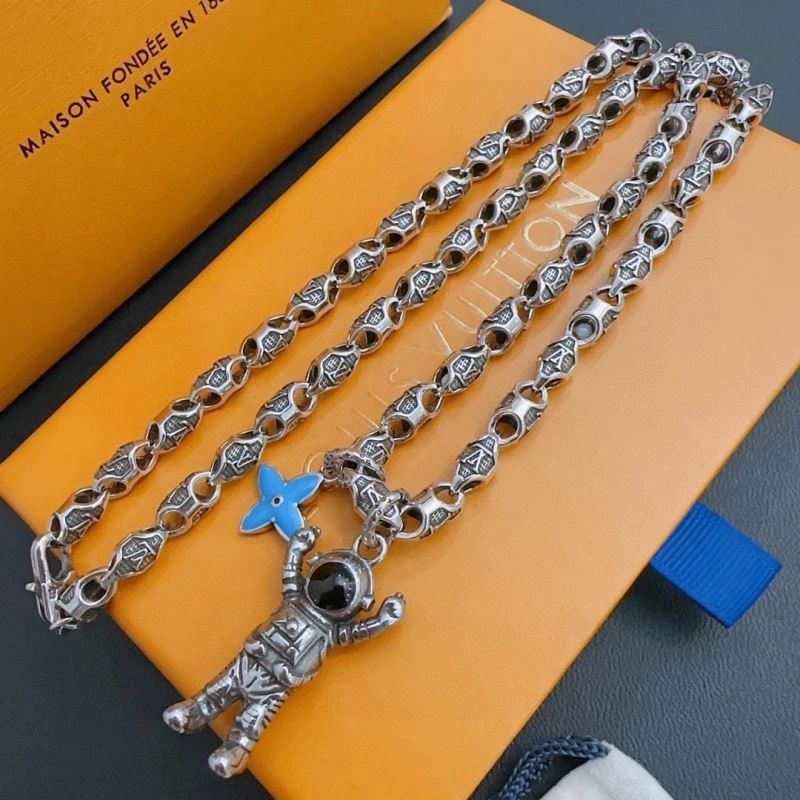 Louis Vuitton Necklaces Practical 251384