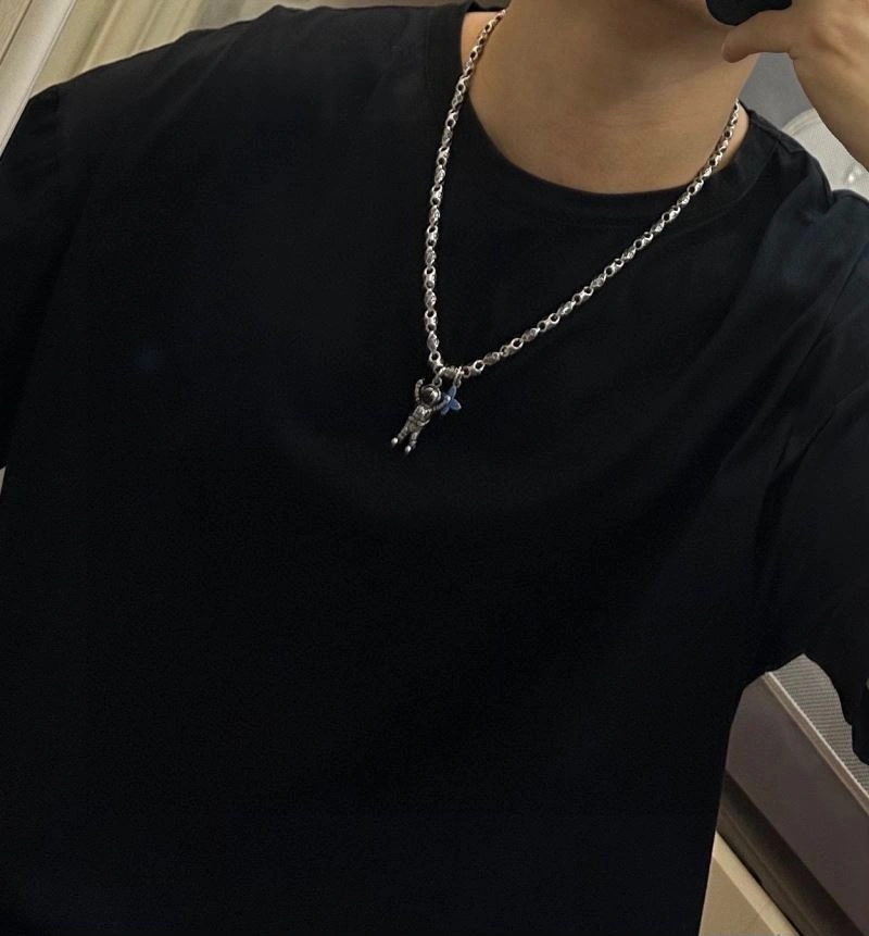 Louis Vuitton Necklaces Practical 251384