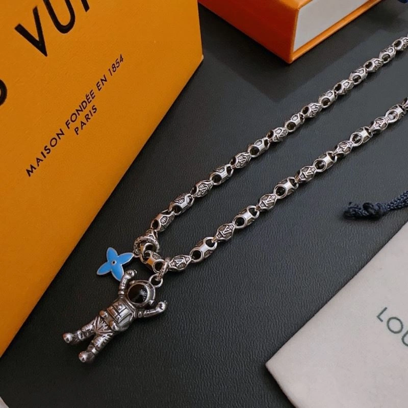 Louis Vuitton Necklaces Practical 251384
