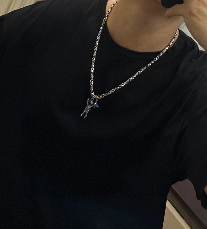 Louis Vuitton Necklaces Practical 251384