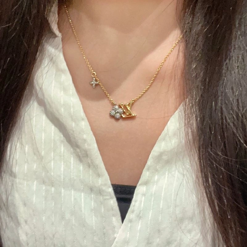 Louis Vuitton Necklaces Classic 251250