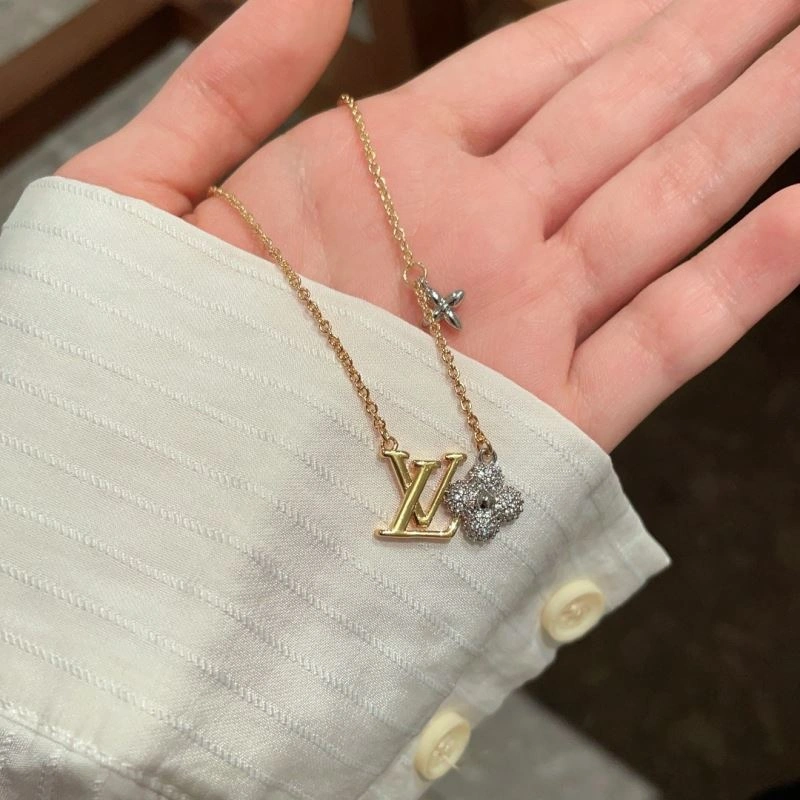 Louis Vuitton Necklaces Classic 251250