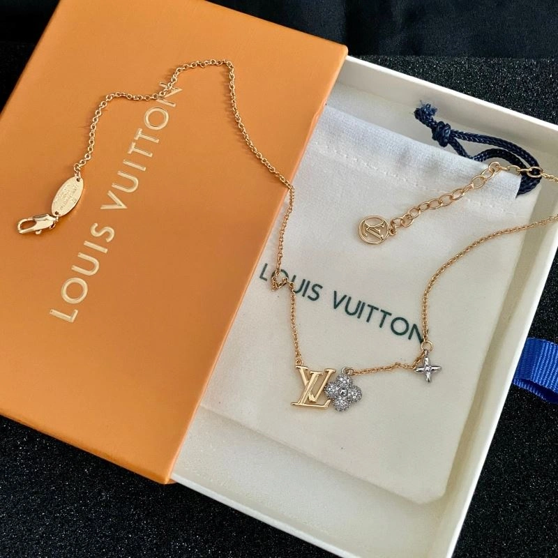 Louis Vuitton Necklaces Classic 251250
