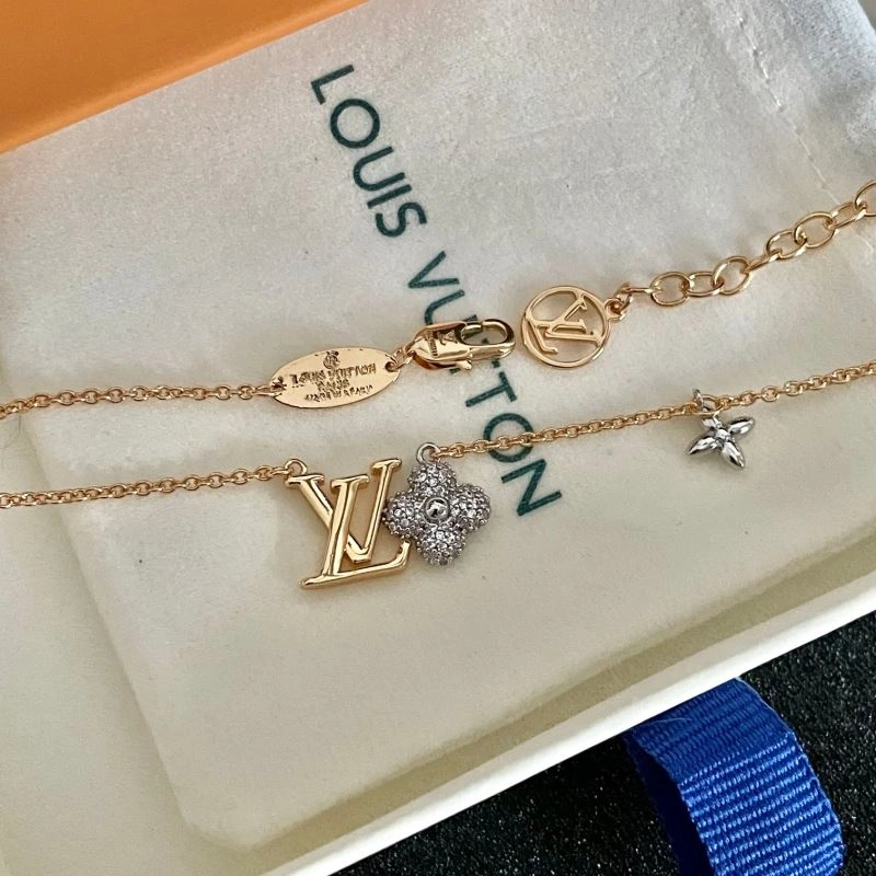 Louis Vuitton Necklaces Classic 251250