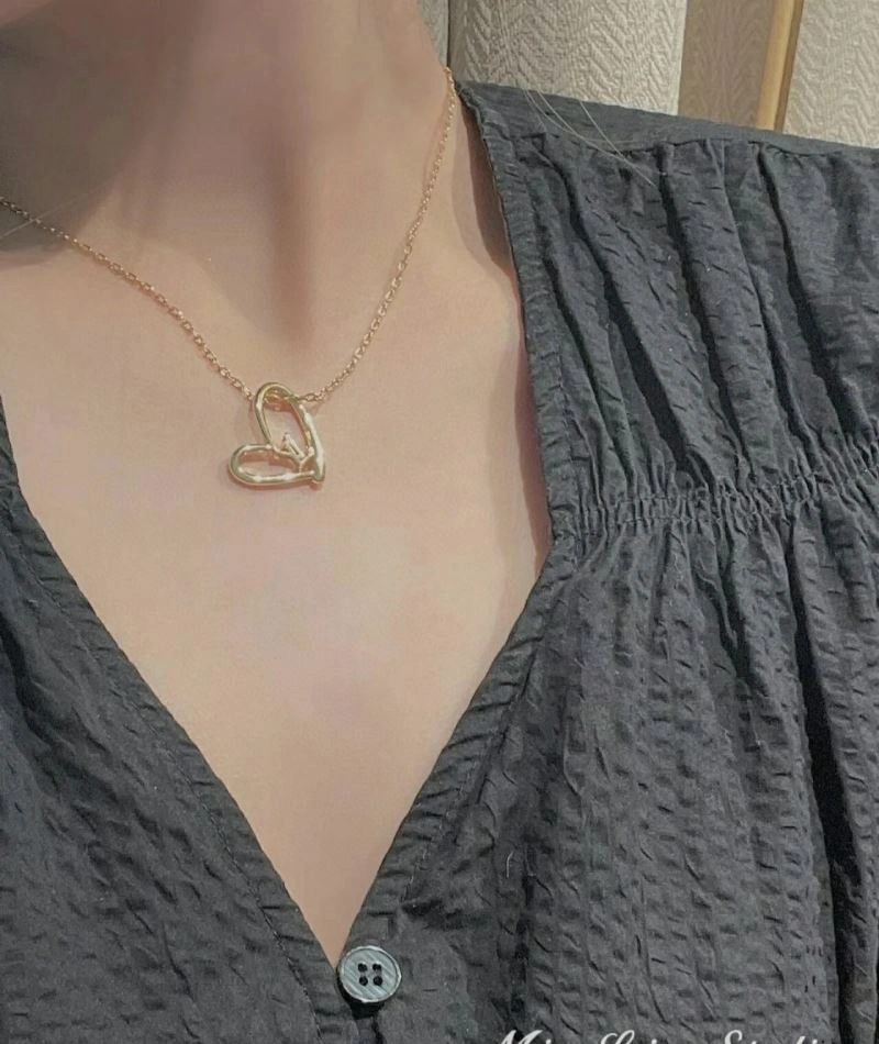 Seasonal Louis Vuitton Necklaces 251245