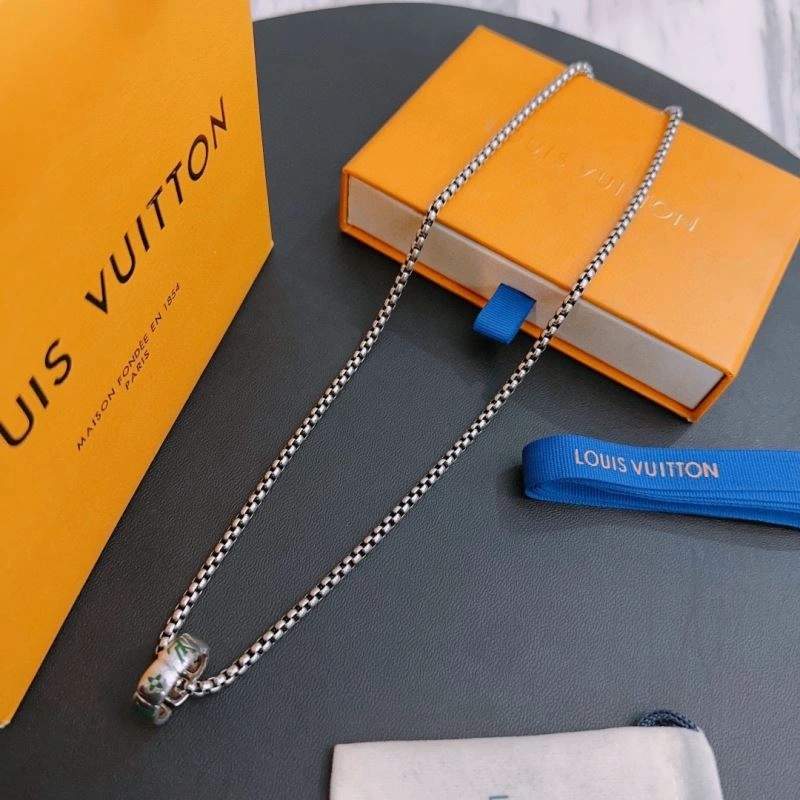 Louis Vuitton Necklaces Bright 251258