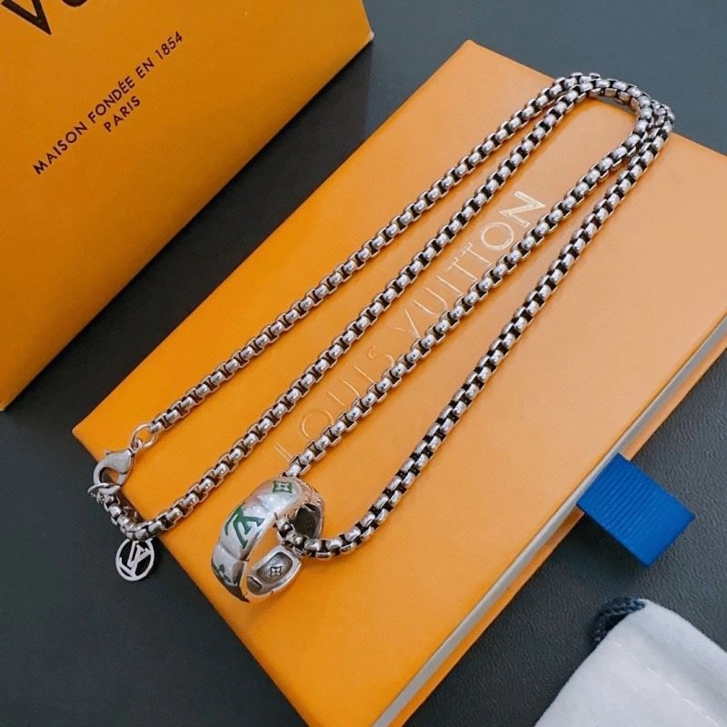 Louis Vuitton Necklaces Bright 251258