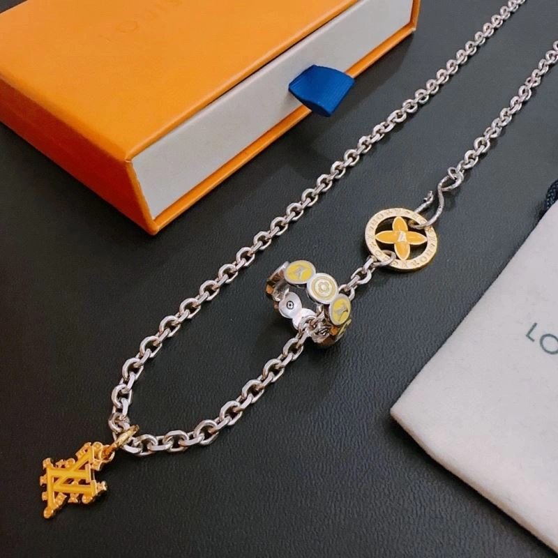 Comfortable Louis Vuitton Necklaces 251236