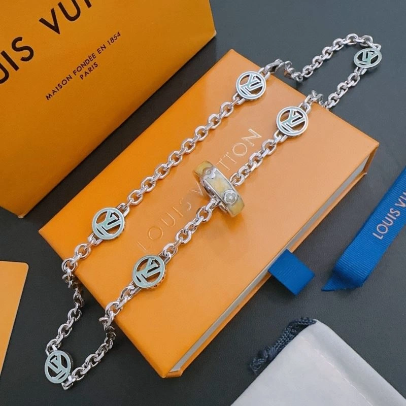 TechFriendly Louis Vuitton Necklaces 251235