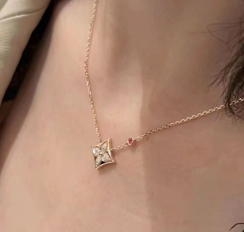 AllSeason Louis Vuitton Necklaces 251229
