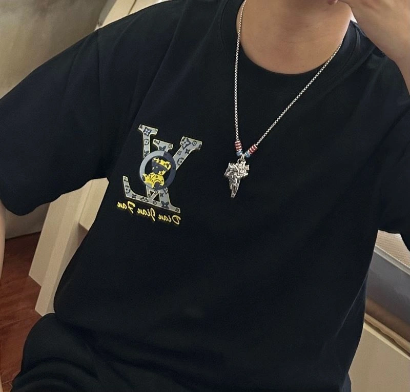 OdorResistant Louis Vuitton Necklaces 251225