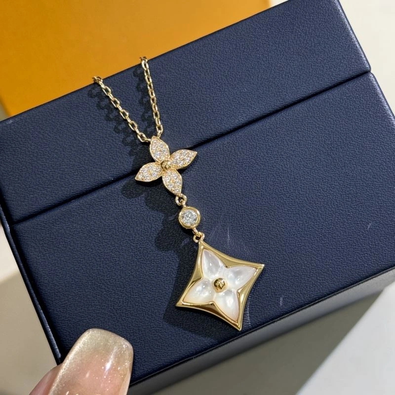 Louis Vuitton Necklaces UrbanChic 251210