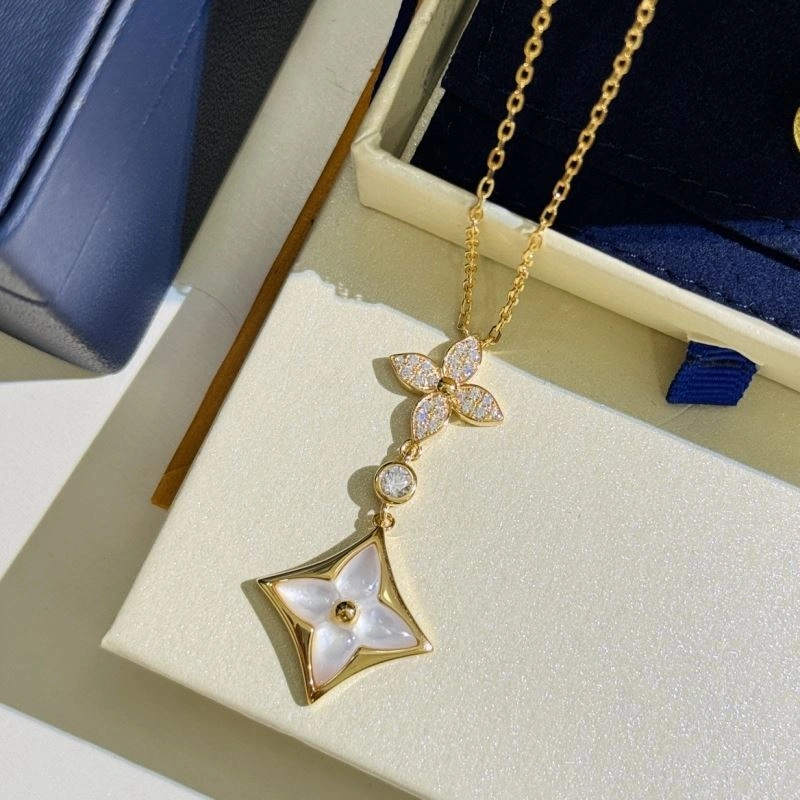 Louis Vuitton Necklaces UrbanChic 251210