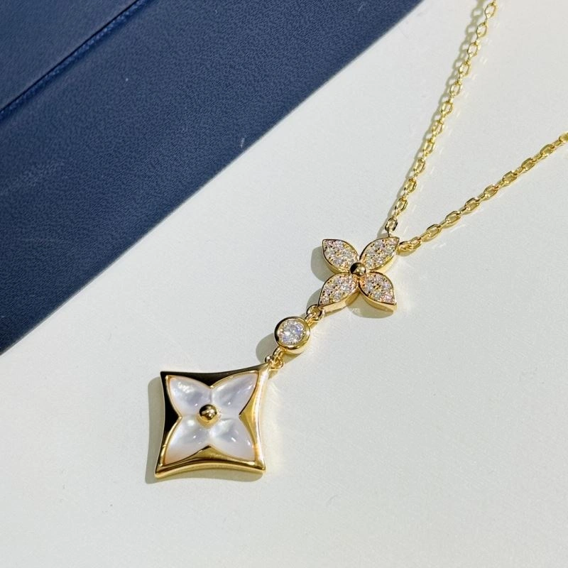 Louis Vuitton Necklaces UrbanChic 251210